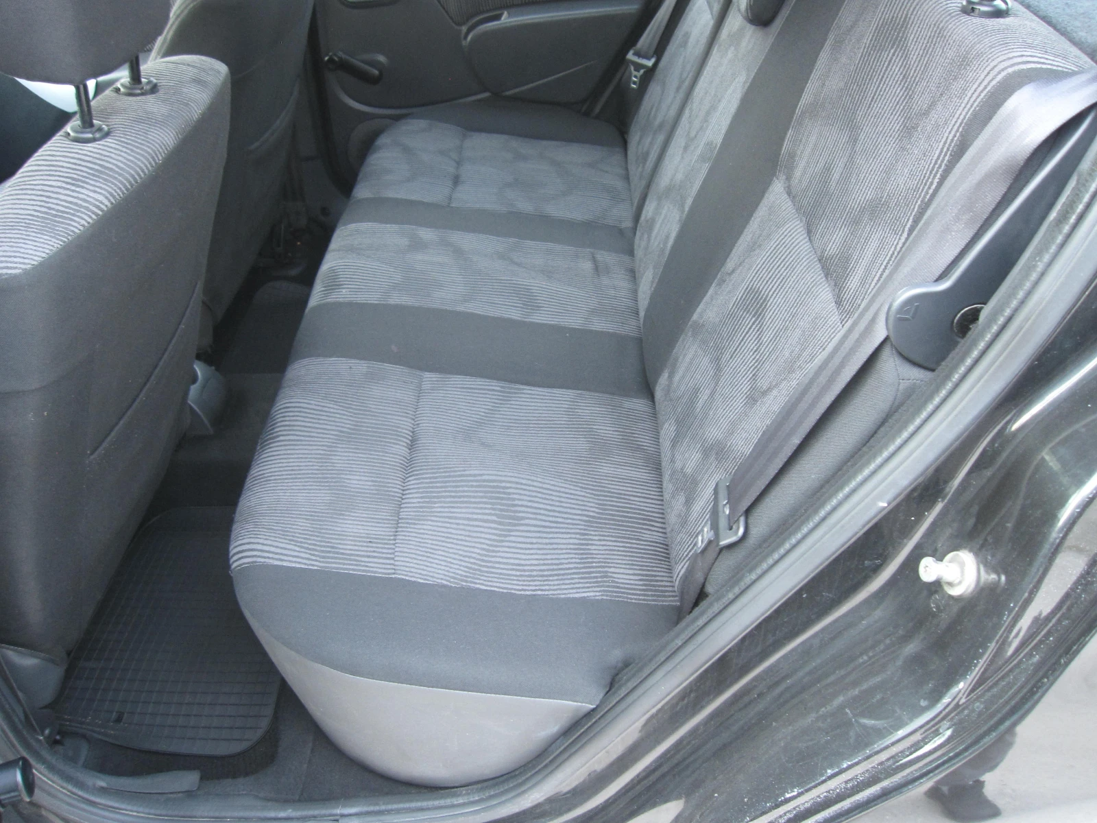 Dacia Sandero 1, 4-Газ., снимка 12 - Автомобили и джипове - 54195554