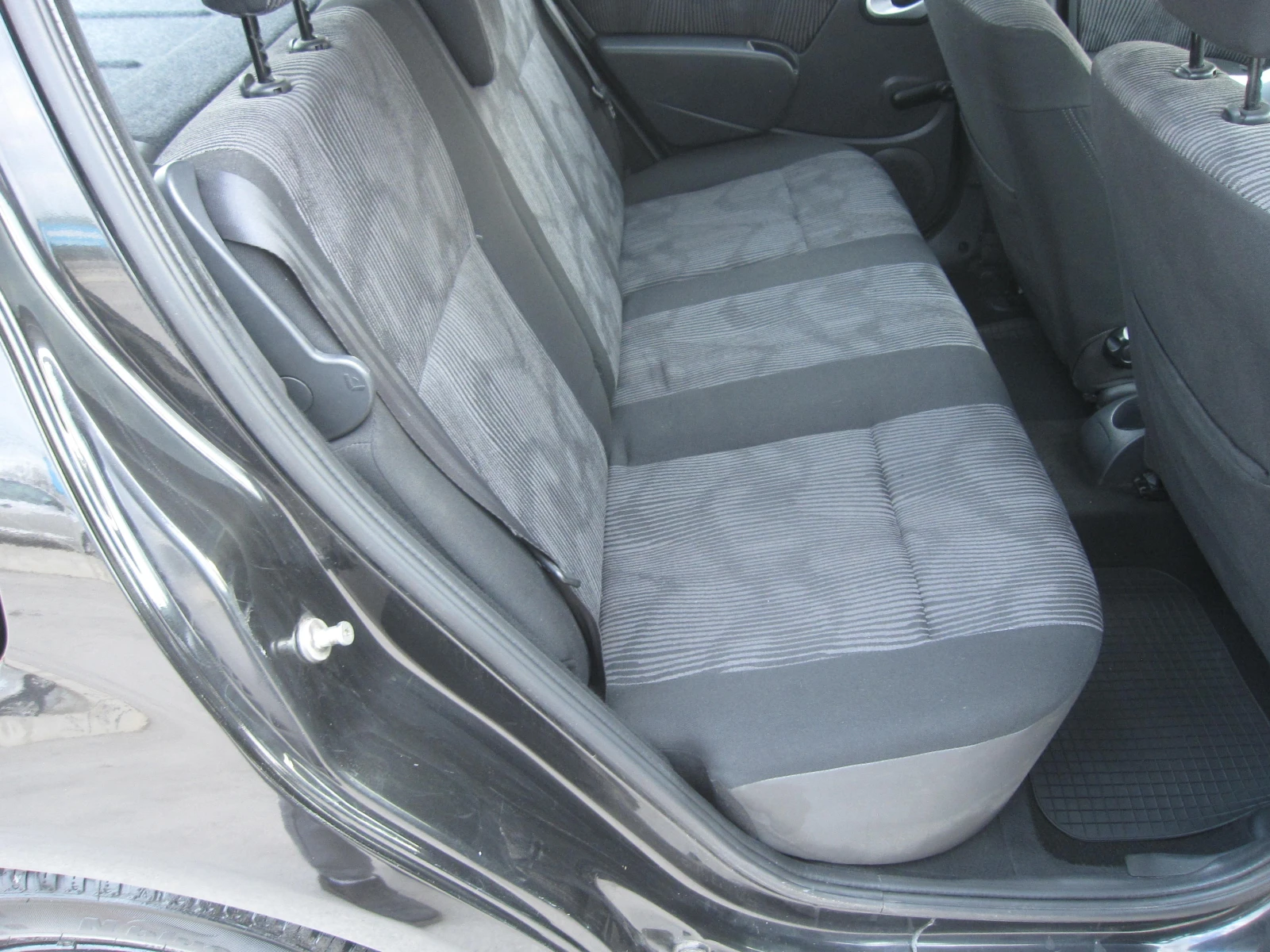 Dacia Sandero 1, 4-Газ., снимка 13 - Автомобили и джипове - 54195554