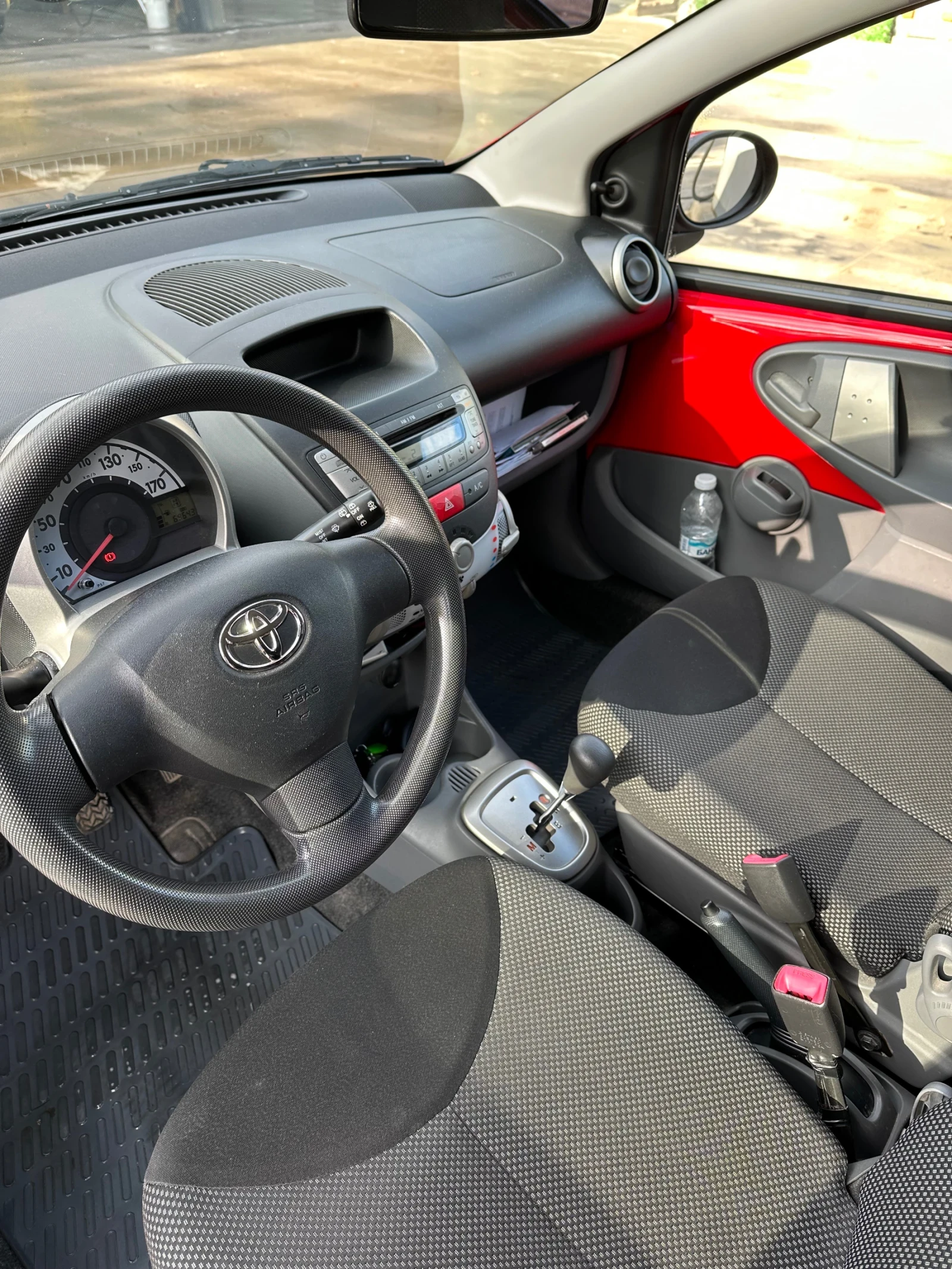 Toyota Aygo 1.0 автоматик 72 000 км. , снимка 6 - Автомобили и джипове - 54381339