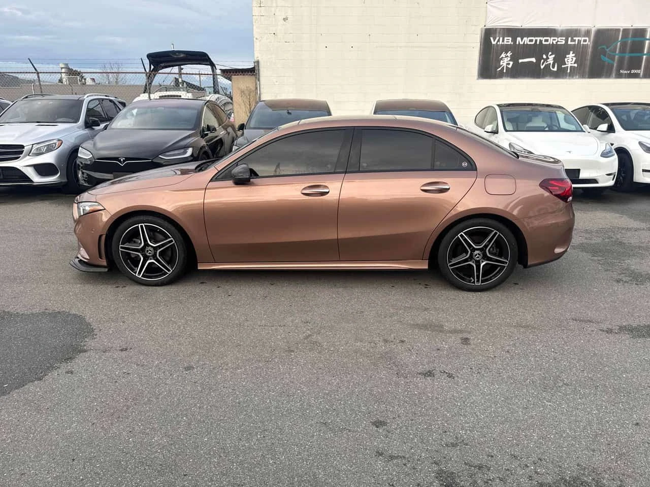 Mercedes-Benz A 220 4MATIC| ПЪЛЕН AMG ПАКЕТ| ALCANTARA| AMBIENT| , снимка 2 - Автомобили и джипове - 54387206