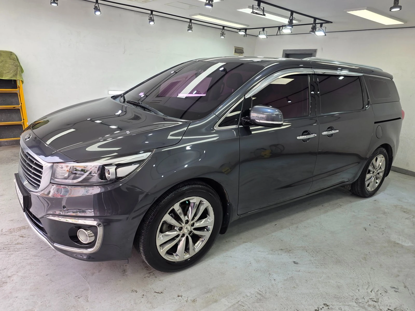 Kia Carnival 3.5* KEYLESS* ПОДГРЕВ ВОЛАН* ЕЛ. БАГАЖНИК* КРАЙНА , снимка 3 - Автомобили и джипове - 55318955