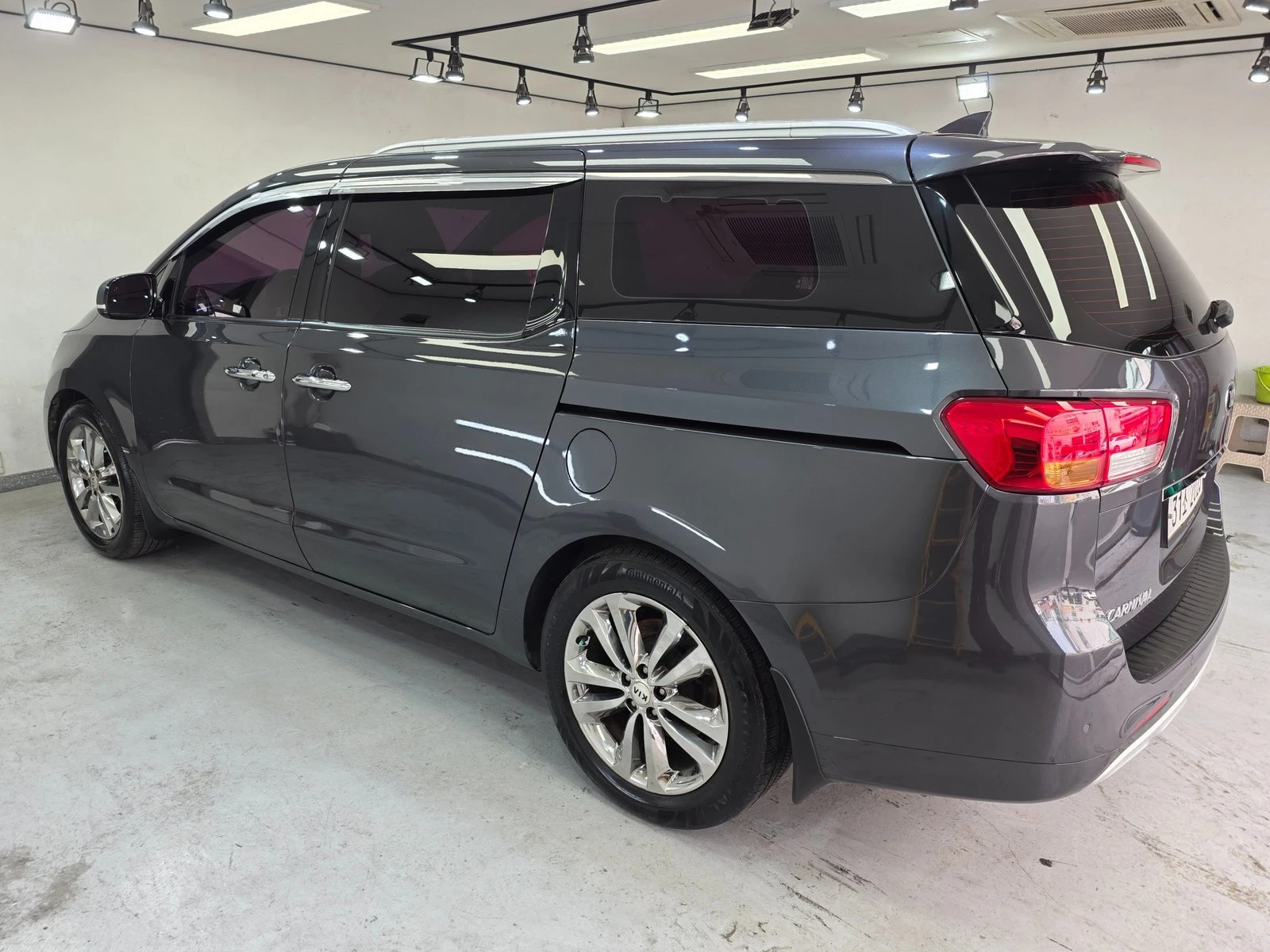 Kia Carnival 3.5* KEYLESS* ПОДГРЕВ ВОЛАН* ЕЛ. БАГАЖНИК* КРАЙНА , снимка 6 - Автомобили и джипове - 55318955