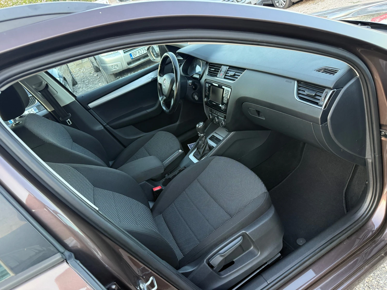 Skoda Octavia 1.6 TDI 4x4 111000км, снимка 11 - Автомобили и джипове - 55749806