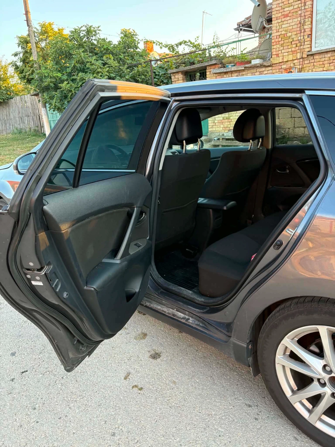 Toyota Avensis, снимка 8 - Автомобили и джипове - 55772767