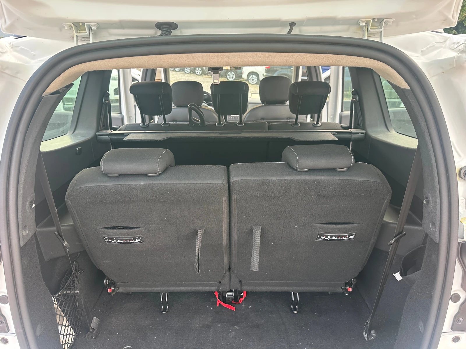 Dacia Lodgy 1.6i LPG 7MESTEN, снимка 14 - Автомобили и джипове - 55817019