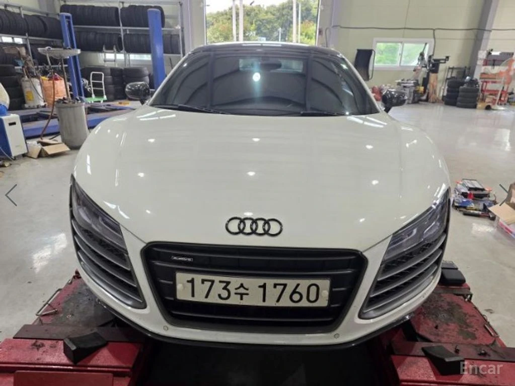 Audi R8 5.2 V10 QUATTRO S TRONIC| КАМЕРА| ПОДГРЕВ| STOCK, снимка 2 - Автомобили и джипове - 55887797