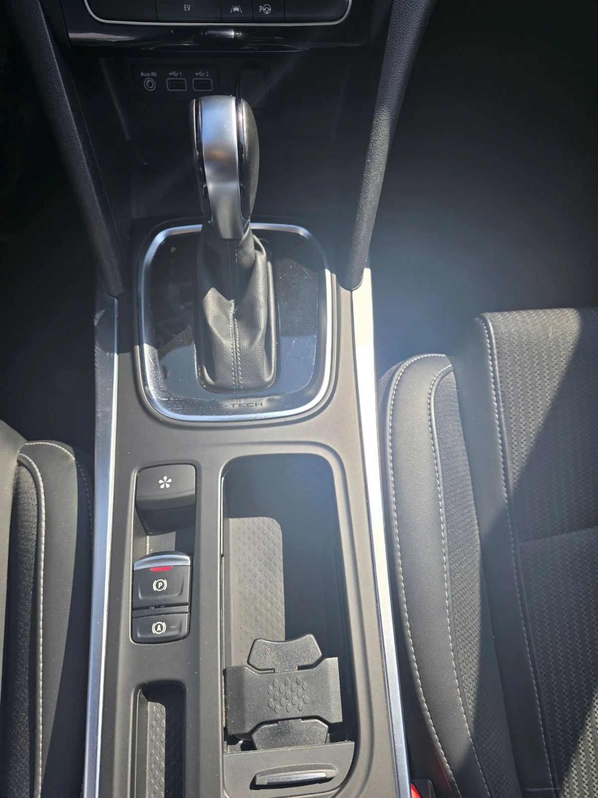 Renault Megane Grandtour Plug-In Hybrid 1.6 145hp , снимка 10 - Автомобили и джипове - 55931735