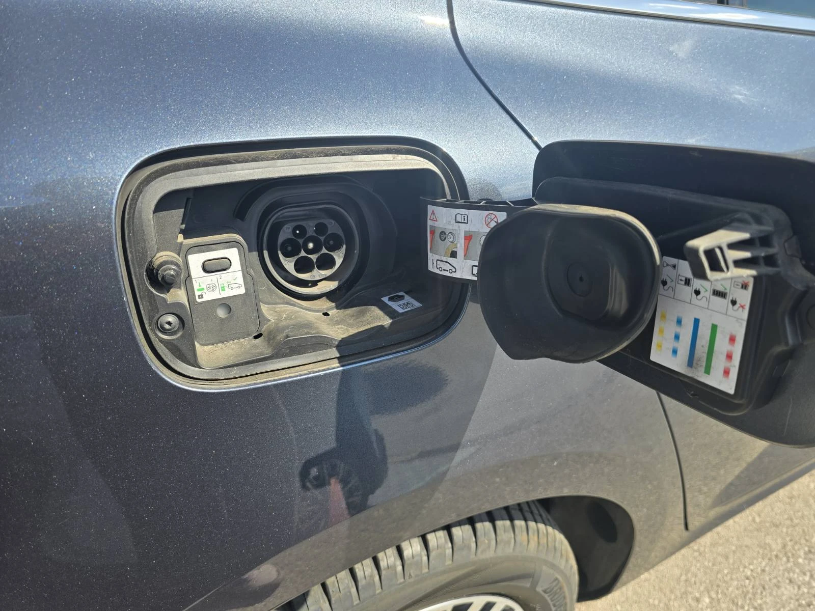 Renault Megane Grandtour Plug-In Hybrid 1.6 145hp , снимка 14 - Автомобили и джипове - 55931735
