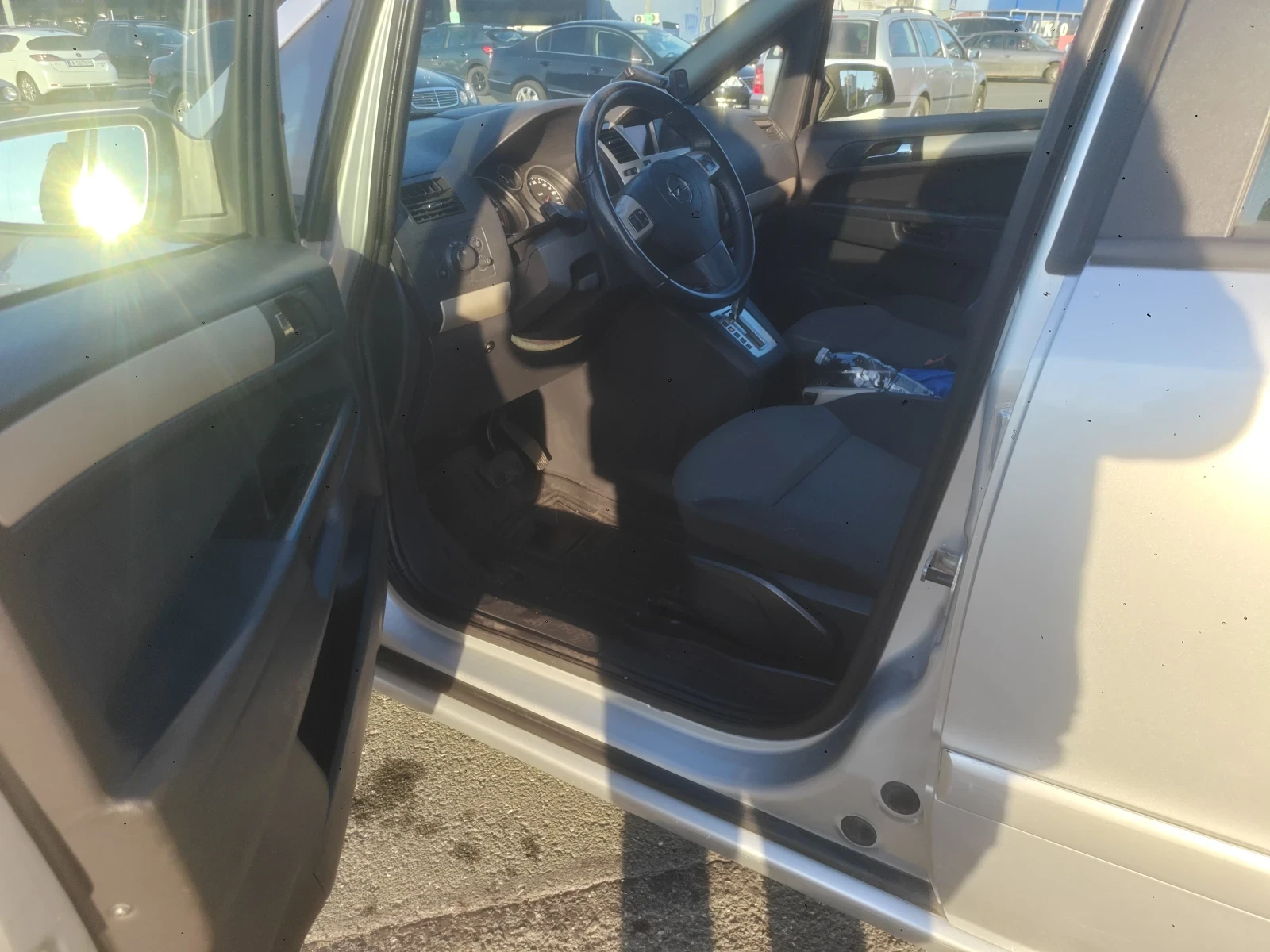 Opel Zafira 1, 9 Diesel Automatic , снимка 3 - Автомобили и джипове - 56315743