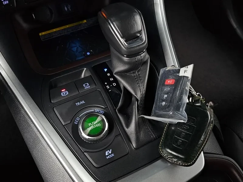 Toyota Rav4 2.5 4Wd Hybrid, снимка 16 - Автомобили и джипове - 55702113