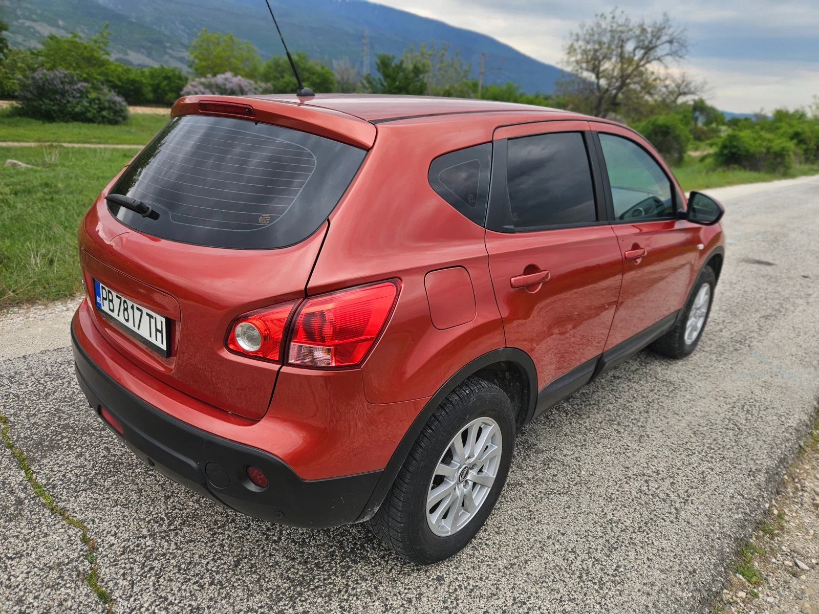 Nissan Qashqai 2.0/АВТОМАТ/БЕЗ РЪЖДА, снимка 3 - Автомобили и джипове - 54456088