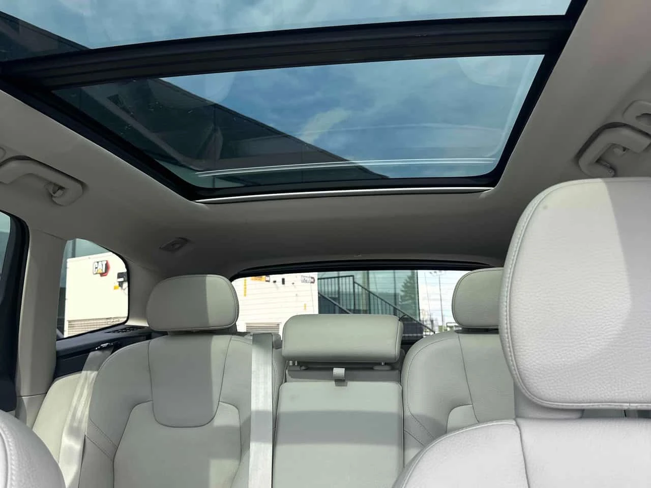 Volvo XC60 * Plus Bright Theme * CARFAX * ОПЦИЯ ЗА ФИНАНСИРАН, снимка 10 - Автомобили и джипове - 55511600