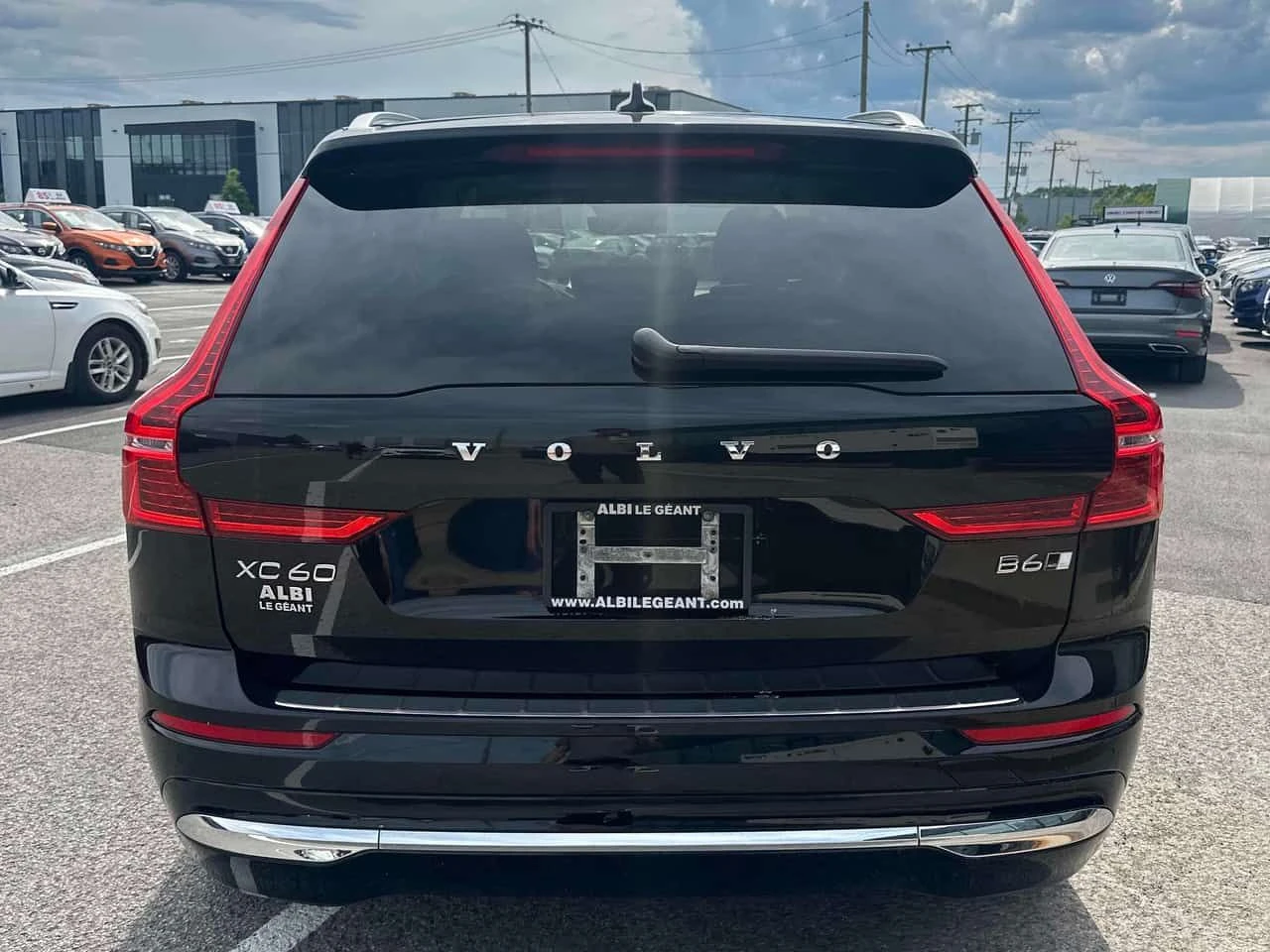 Volvo XC60 * Plus Bright Theme * CARFAX * ОПЦИЯ ЗА ФИНАНСИРАН, снимка 4 - Автомобили и джипове - 55511600