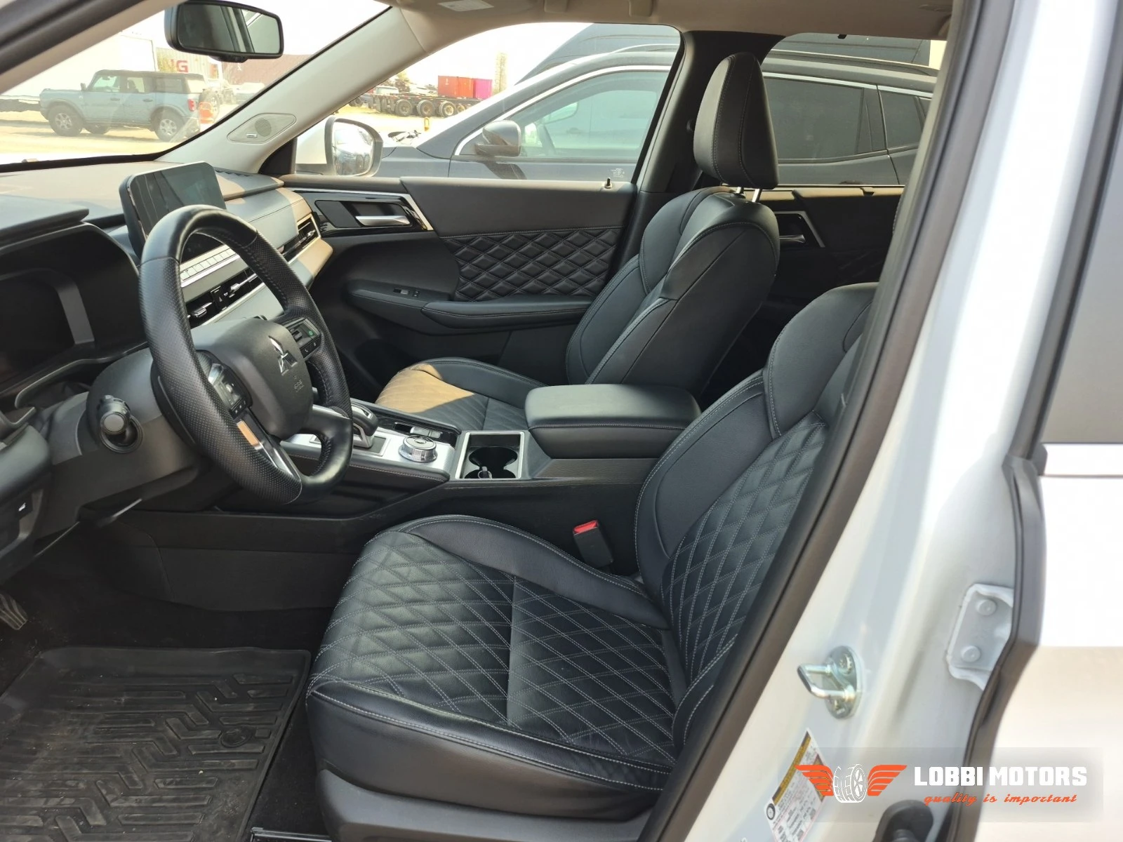 Mitsubishi Outlander, снимка 5 - Автомобили и джипове - 55928992