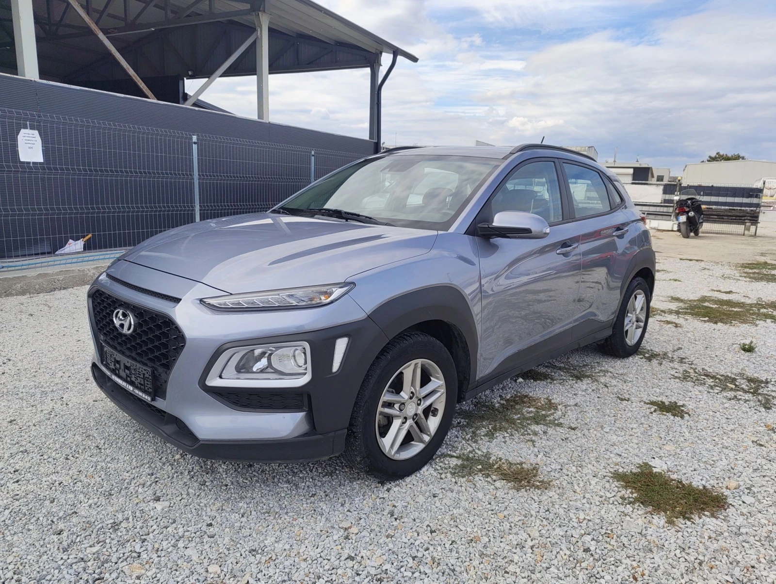 Hyundai Kona 1.0 T-GDI* * ЛИЗИНГ СРЕЩУ ЛИЧНА КАРТА* * , снимка 3 - Автомобили и джипове - 56270114