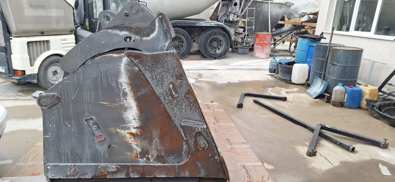 Челен товарач Liebherr Кофа с хидравлика, снимка 11 - Индустриална техника - 52731357