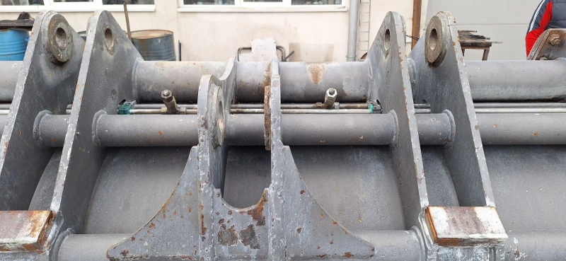 Челен товарач Liebherr Кофа с хидравлика, снимка 2 - Индустриална техника - 52731357