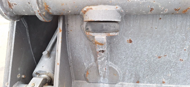 Челен товарач Liebherr Кофа с хидравлика, снимка 4 - Индустриална техника - 52731357