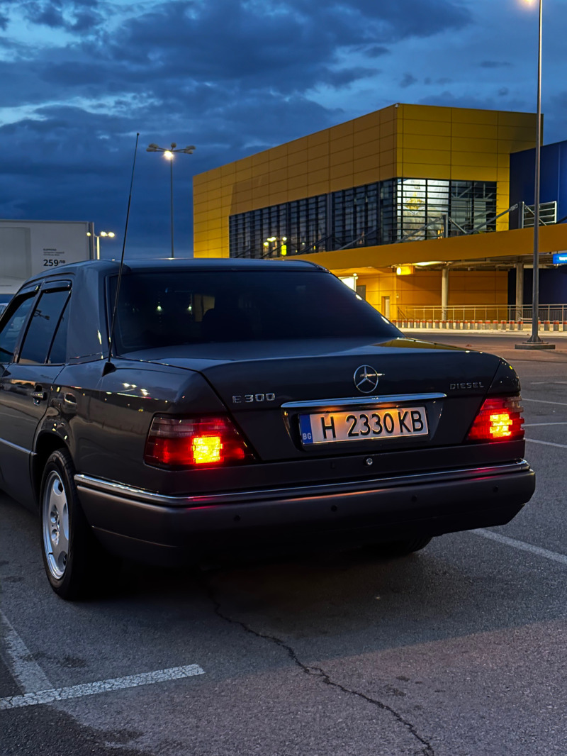 Mercedes-Benz E 300, снимка 10 - Автомобили и джипове - 45799552