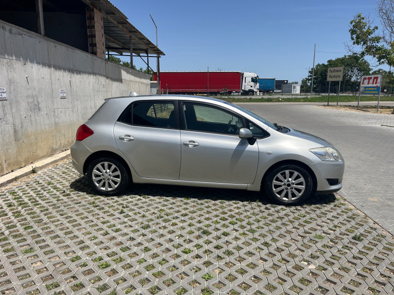 Toyota Auris 2.0 D4D, снимка 4 - Автомобили и джипове - 46336102