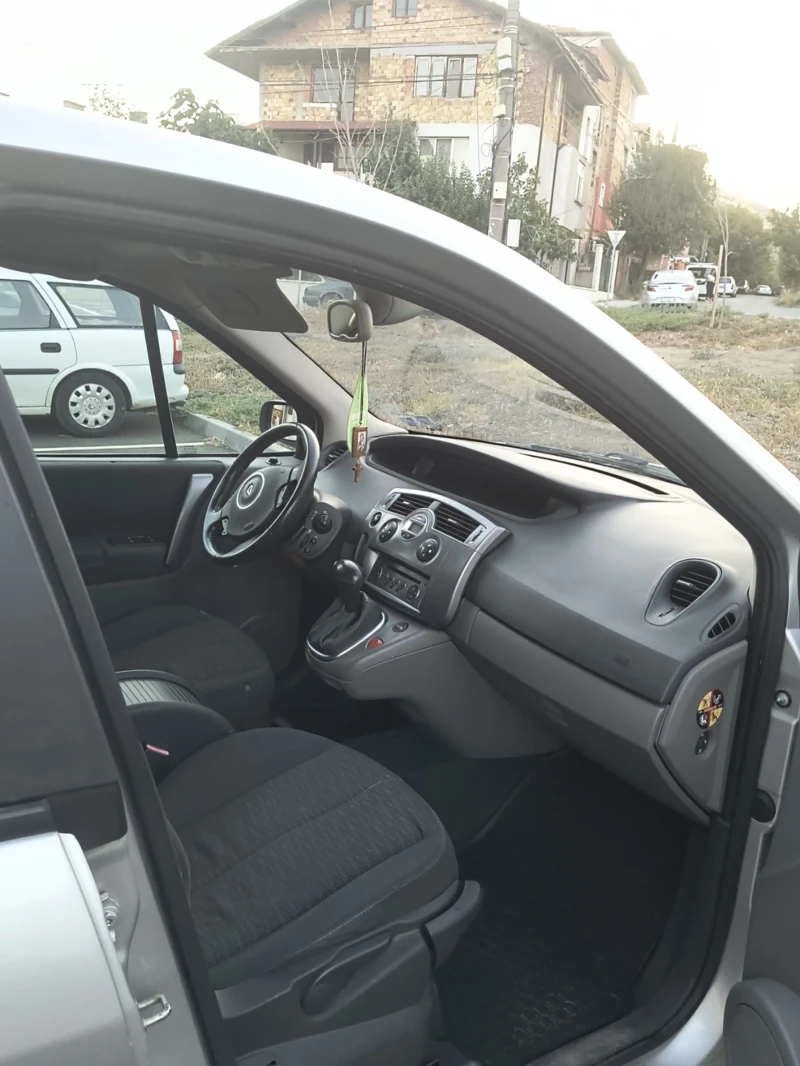 Renault Scenic, снимка 5 - Автомобили и джипове - 47009450