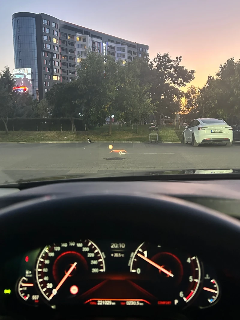 BMW 520 D xDrive Luxury Line, снимка 13 - Автомобили и джипове - 52407696