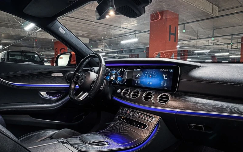 Mercedes-Benz E 220 AMG-Line, снимка 7 - Автомобили и джипове - 53416925