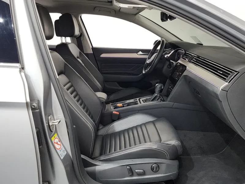 VW Passat 2.0 TDI - САМО 30% АВАНС, снимка 11 - Автомобили и джипове - 55737197