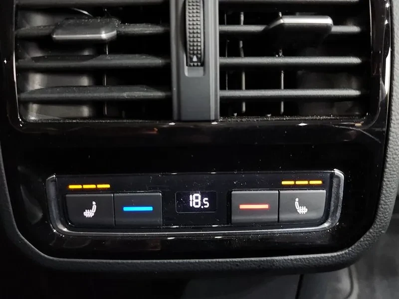 VW Passat 2.0 TDI - САМО 30% АВАНС, снимка 17 - Автомобили и джипове - 55737197