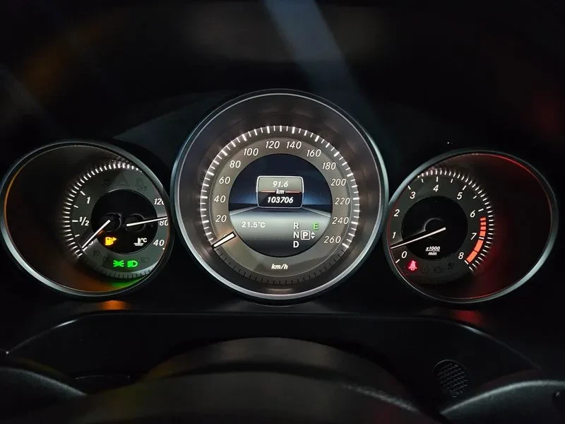 Mercedes-Benz E 300 4Matic Avantgarde - САМО 30% АВАНС, снимка 8 - Автомобили и джипове - 56002492