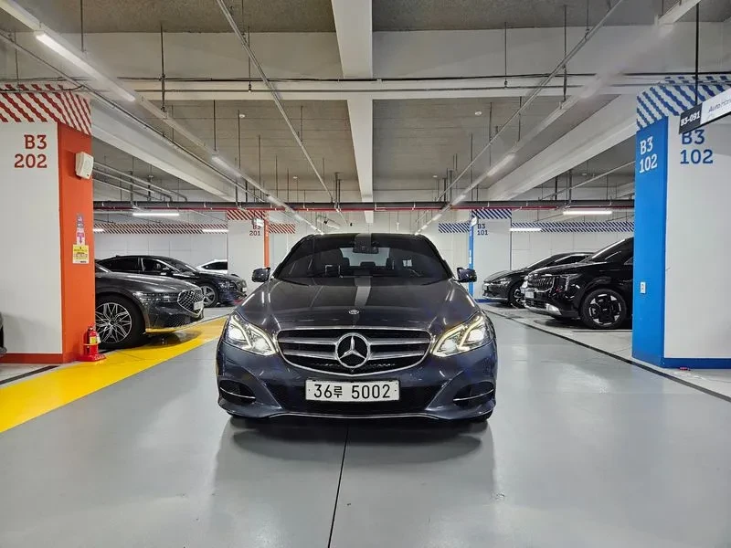 Mercedes-Benz E 300 4Matic Avantgarde - САМО 30% АВАНС, снимка 3 - Автомобили и джипове - 56002492