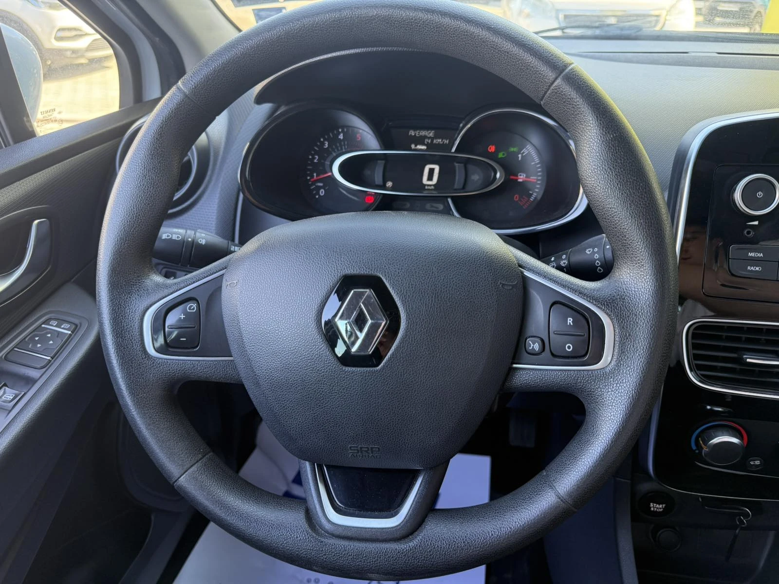 Renault Clio 1.5 - изображение 9