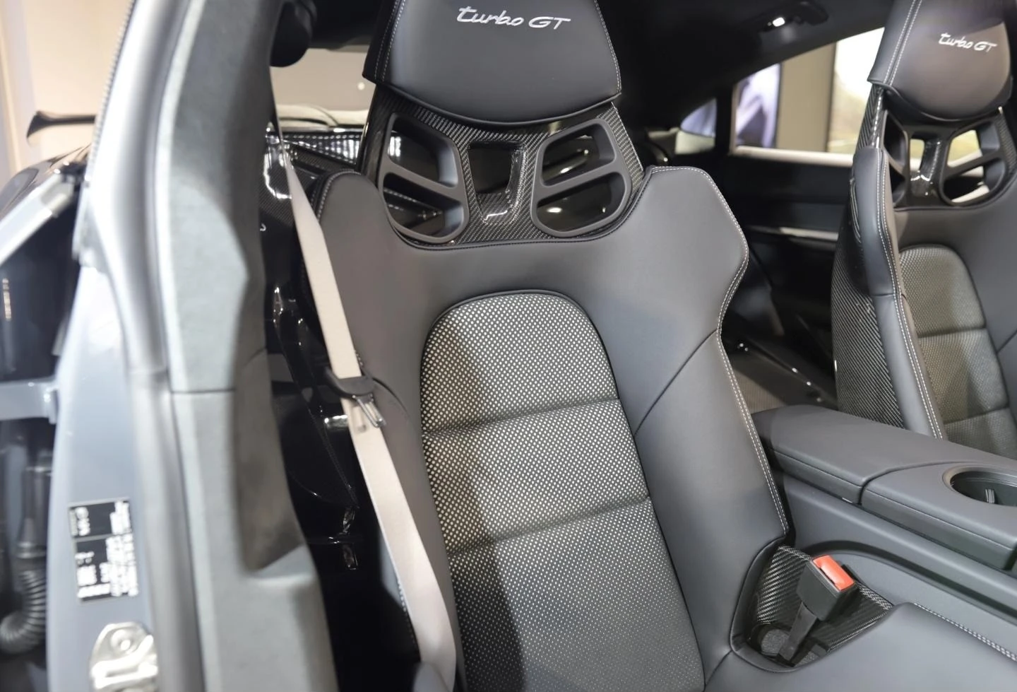 Porsche Taycan TURBO GT KERAMIK WEISSACH BOSE | Mobile.bg   13