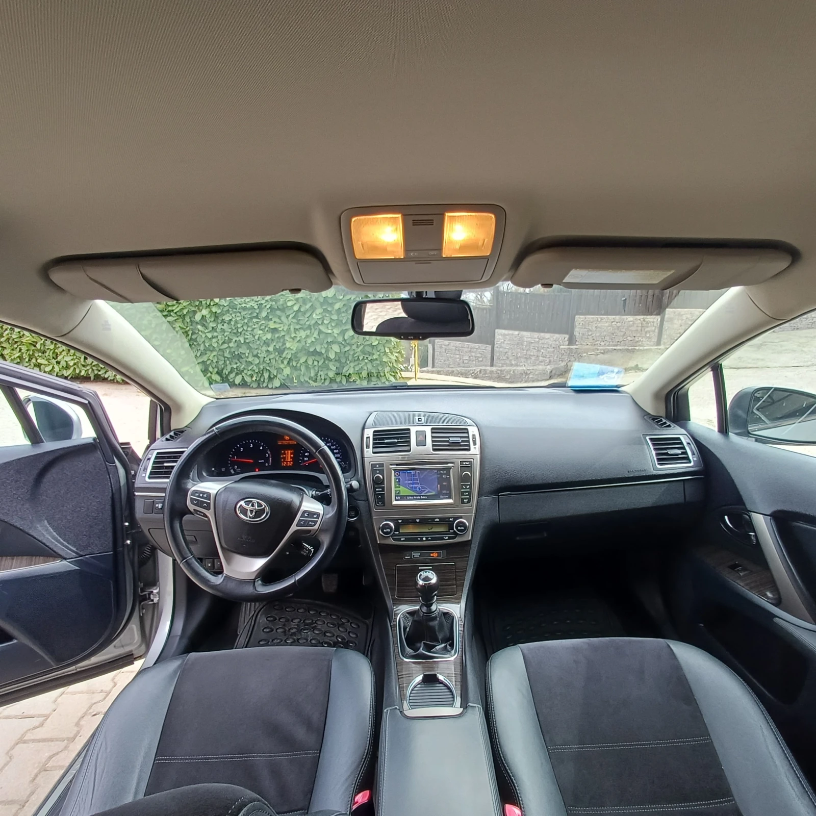 Toyota Avensis Executive , снимка 11 - Автомобили и джипове - 53900345