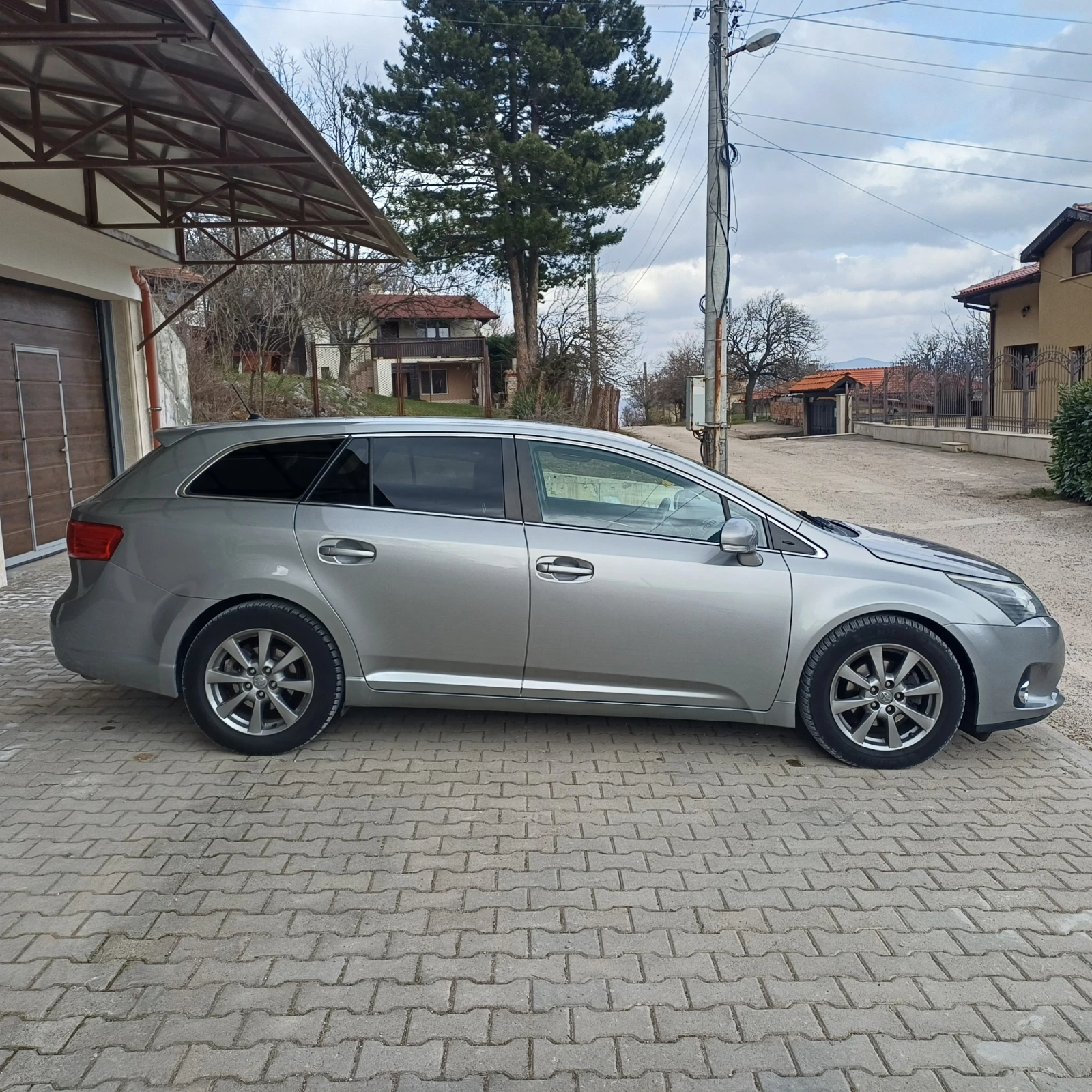 Toyota Avensis Executive , снимка 6 - Автомобили и джипове - 53900345