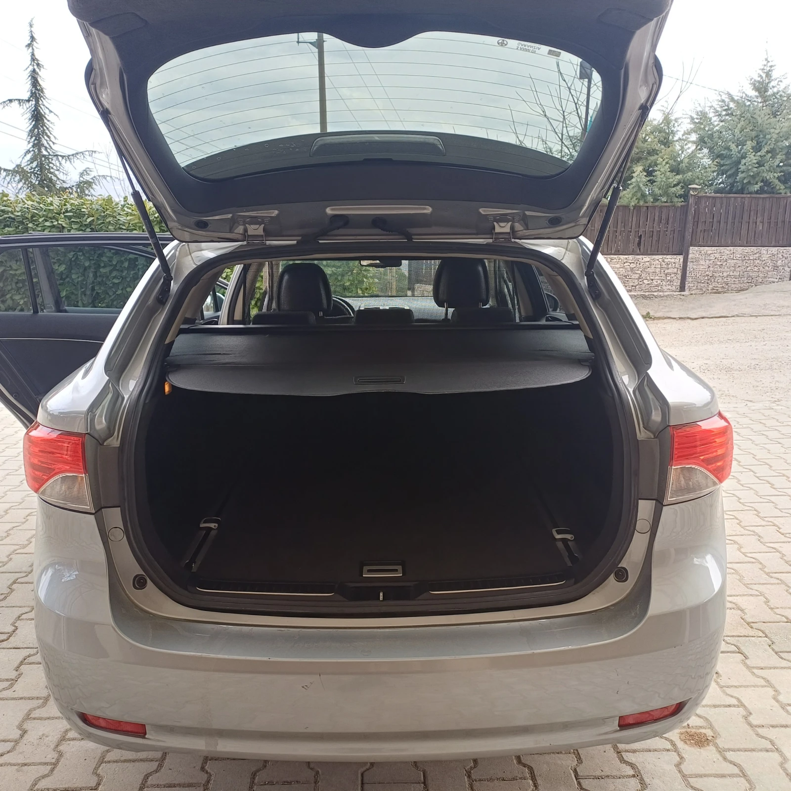 Toyota Avensis Executive , снимка 13 - Автомобили и джипове - 53900345