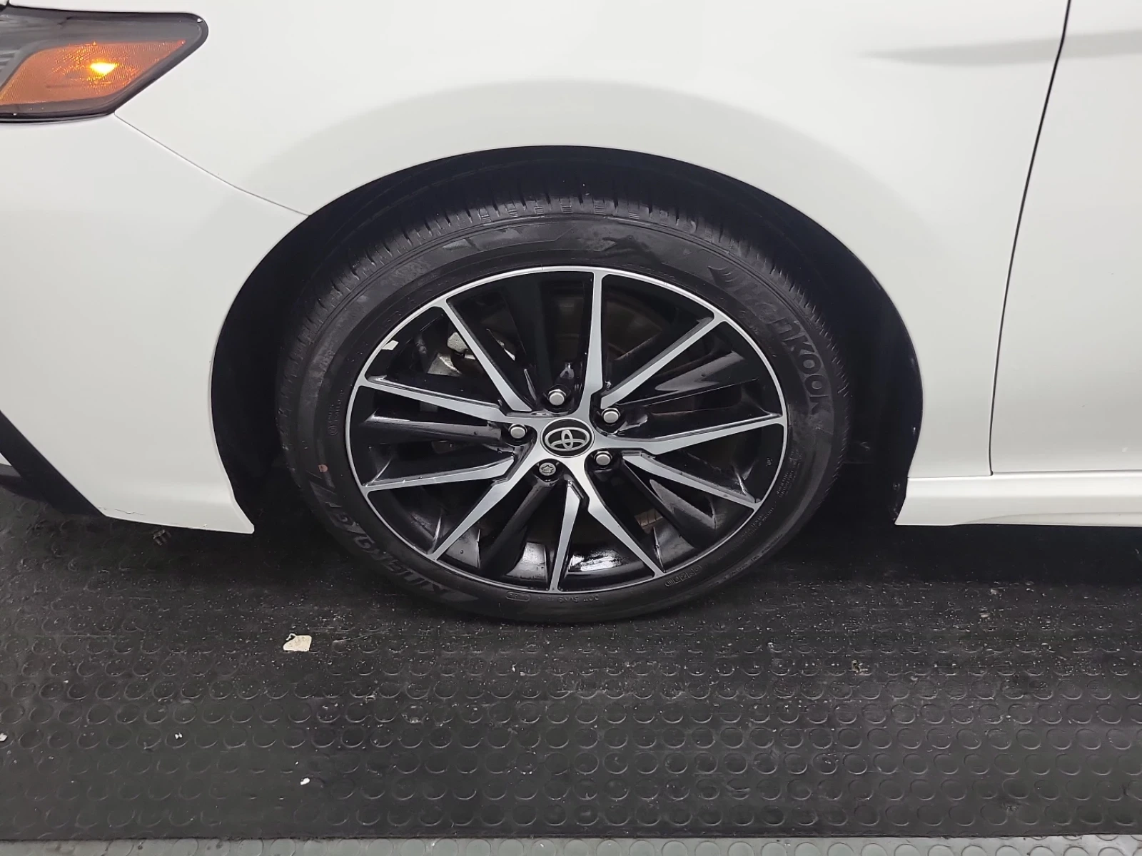 Toyota Camry SE * ПОДГРЕВ * ЧЕРЕН САЛОН * FWD * ЦЕНА ДО БГ * , снимка 5 - Автомобили и джипове - 54565394
