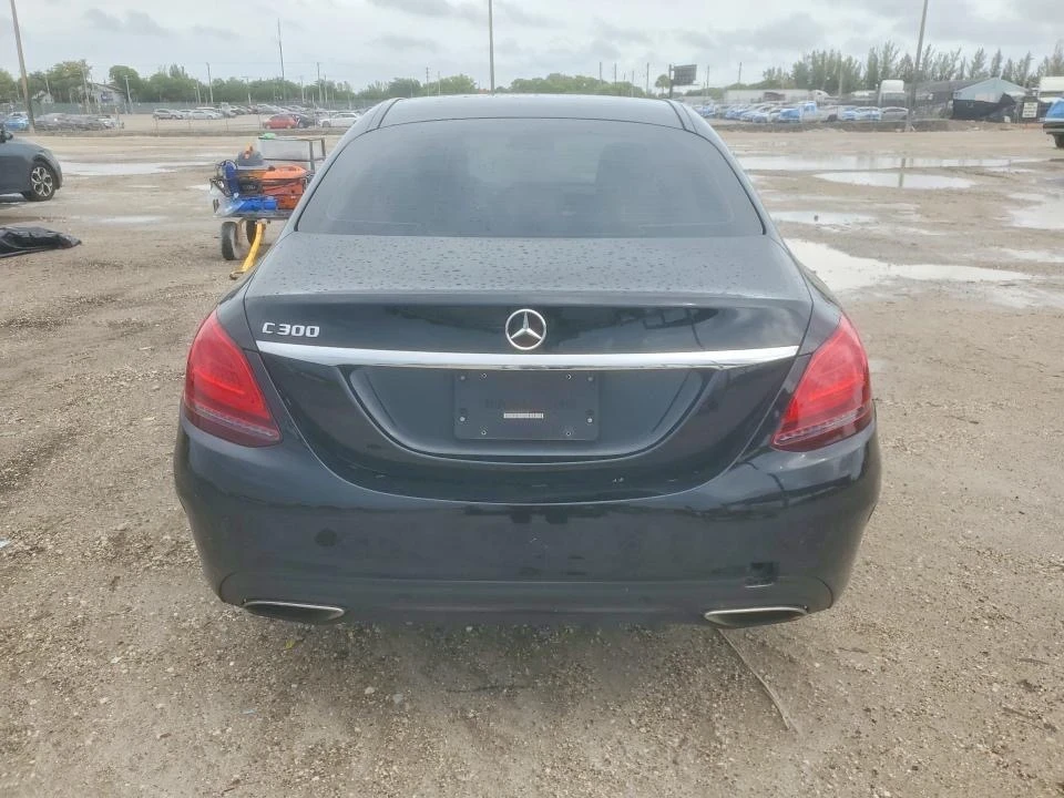 Mercedes-Benz C 300, снимка 5 - Автомобили и джипове - 55076610
