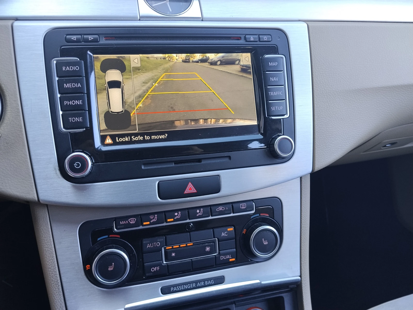 VW Passat B7/2.0 TDI 170 4Motion/Highline/Distronic AAC/DVD, снимка 13 - Автомобили и джипове - 55436091