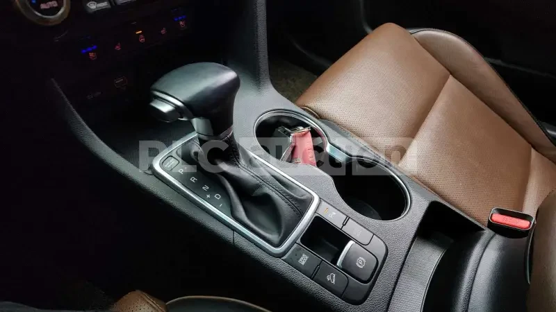 Kia Sportage 2.0 CRDI| ОБДУХВАНЕ| DISTRONIC| ВКЛЮЧЕН ТЕХНОТЕСТ, снимка 11 - Автомобили и джипове - 54478740