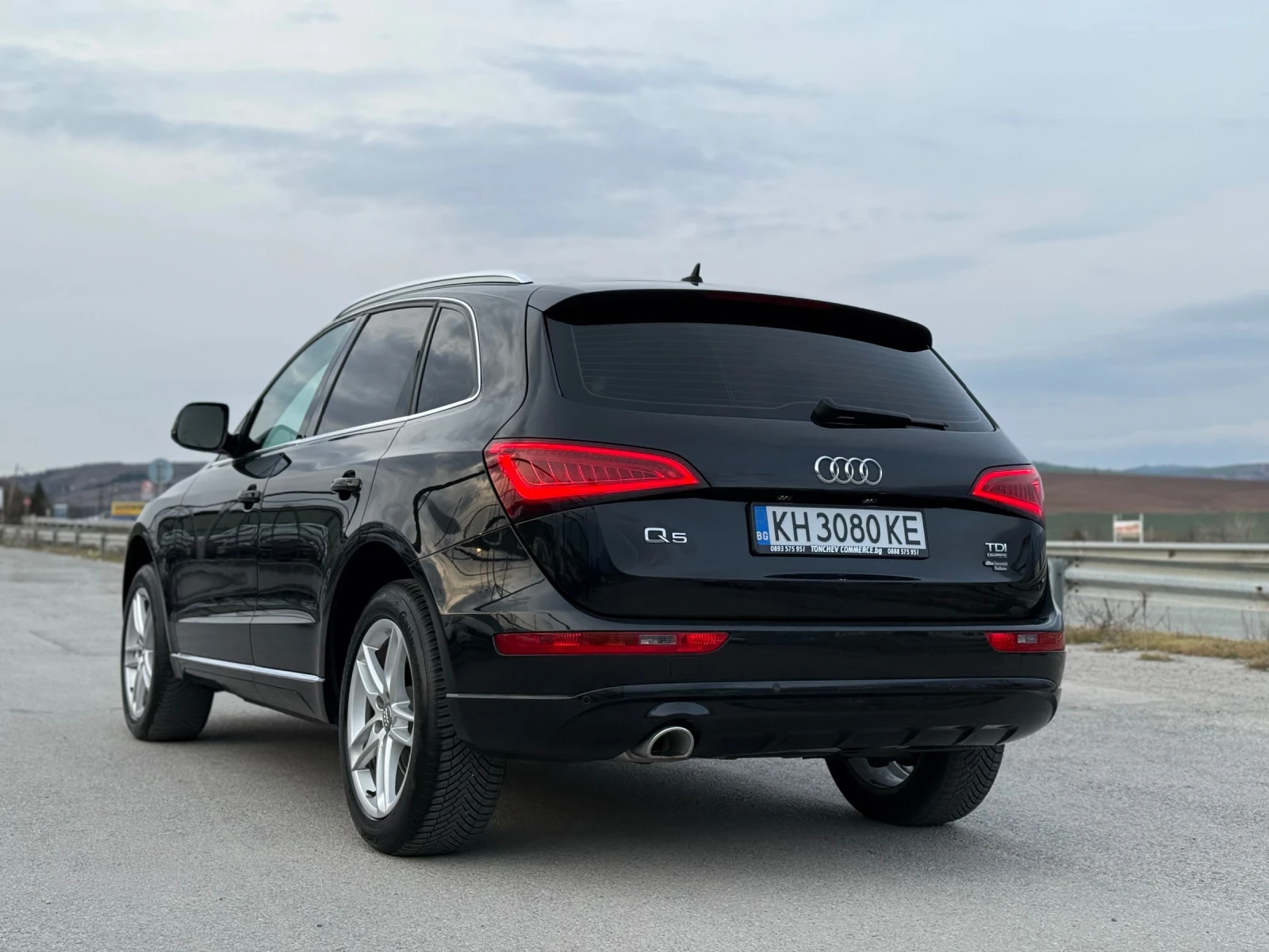 Audi Q5 2.0-TDI-quattro-TOP-NEW-ОБСЛУЖЕНА-ПЛАТЕНО КАСКО , снимка 4 - Автомобили и джипове - 53935464