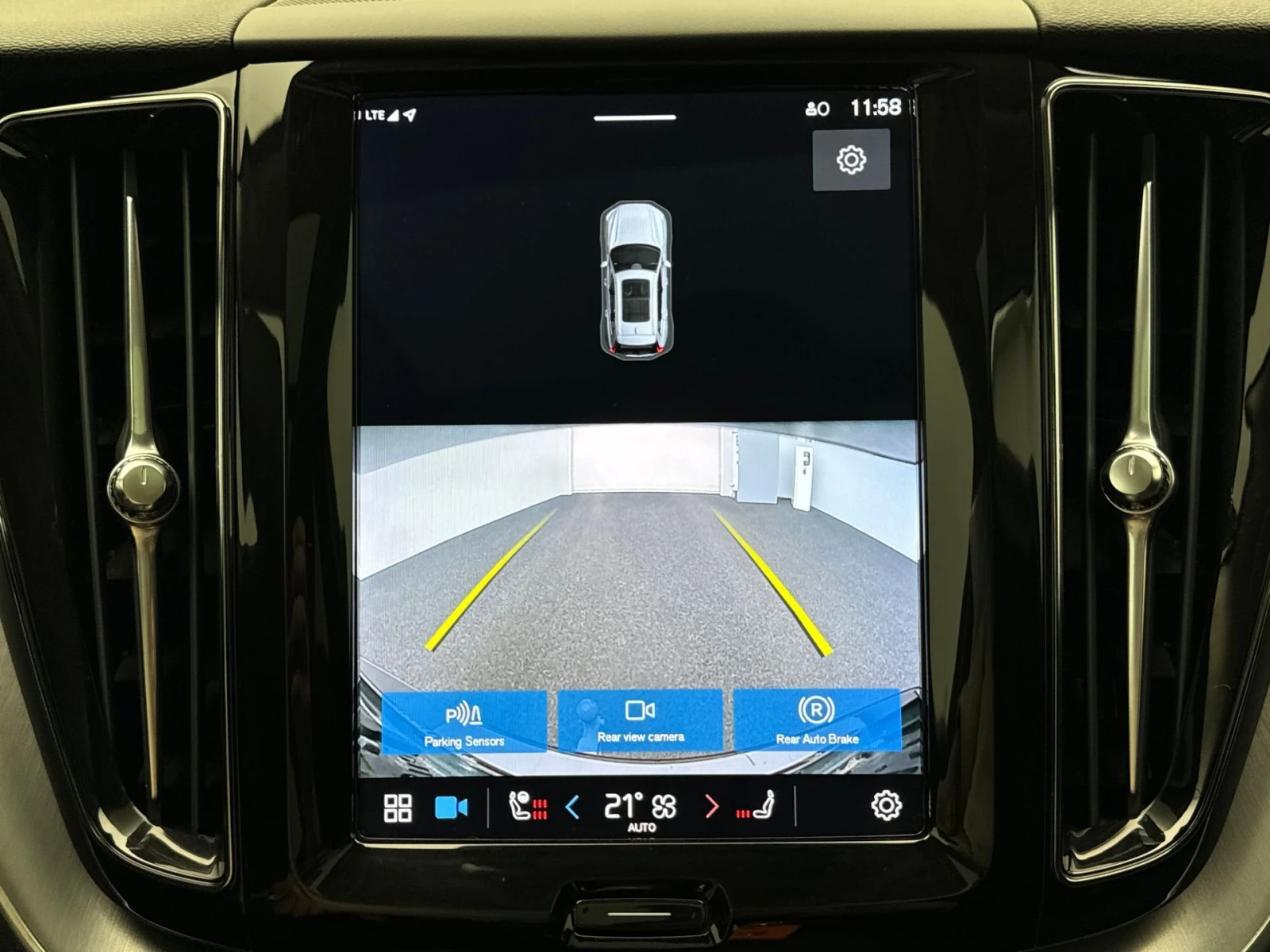 Volvo XC60 T6 Inscription Hybrid, снимка 13 - Автомобили и джипове - 54143950