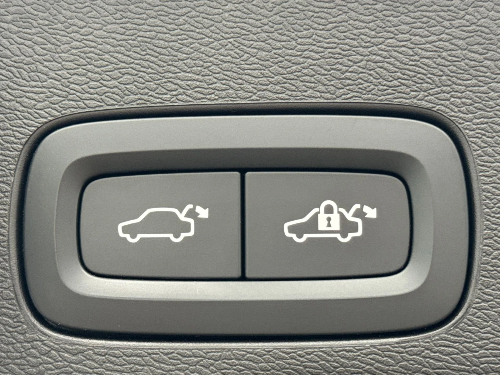 Volvo XC60 T6 Inscription Hybrid, снимка 17 - Автомобили и джипове - 54143950