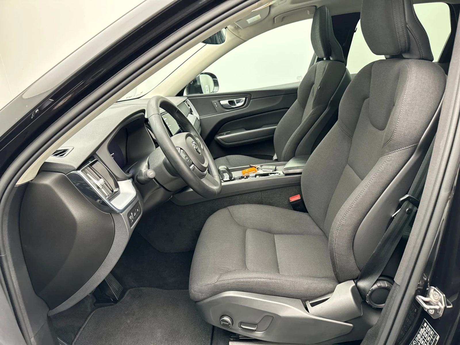 Volvo XC60 T6 Inscription Hybrid, снимка 6 - Автомобили и джипове - 54143950