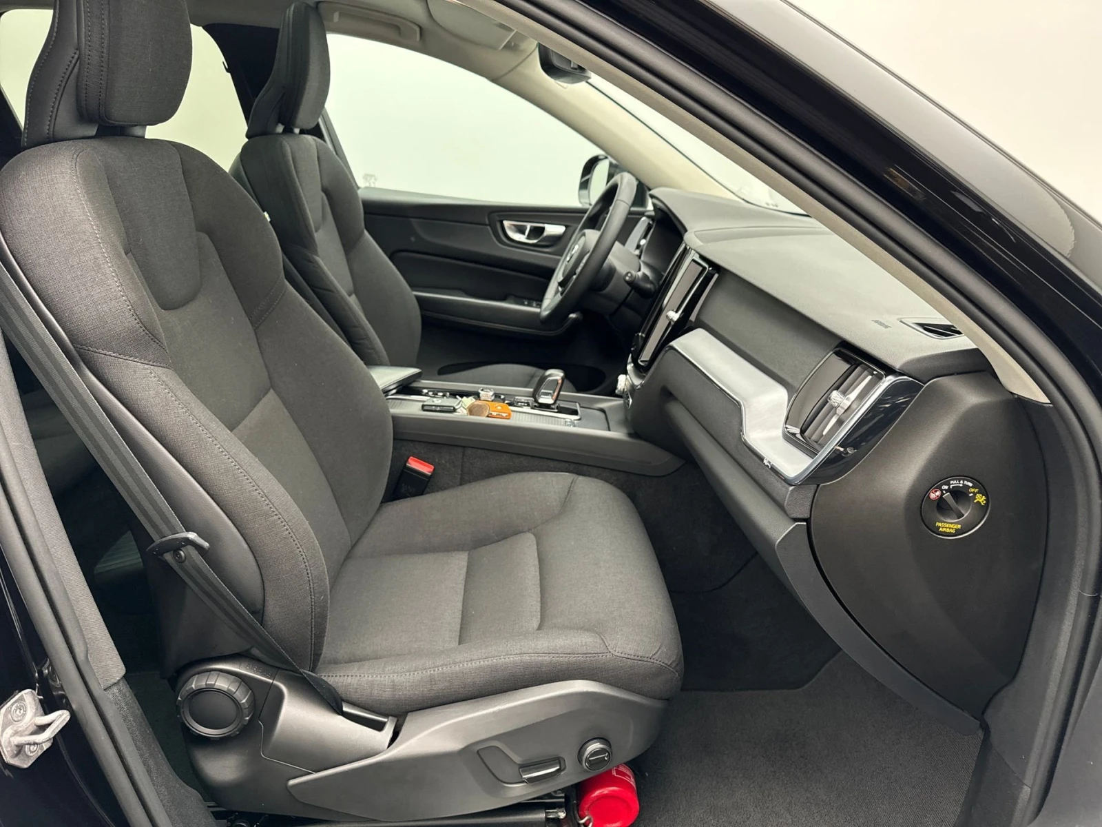 Volvo XC60 T6 Inscription Hybrid, снимка 8 - Автомобили и джипове - 54143950