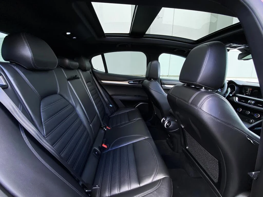 Alfa Romeo Stelvio Ti Sport AWD !SPECIAL! PANO/CAM/CARBON, снимка 11 - Автомобили и джипове - 55011917