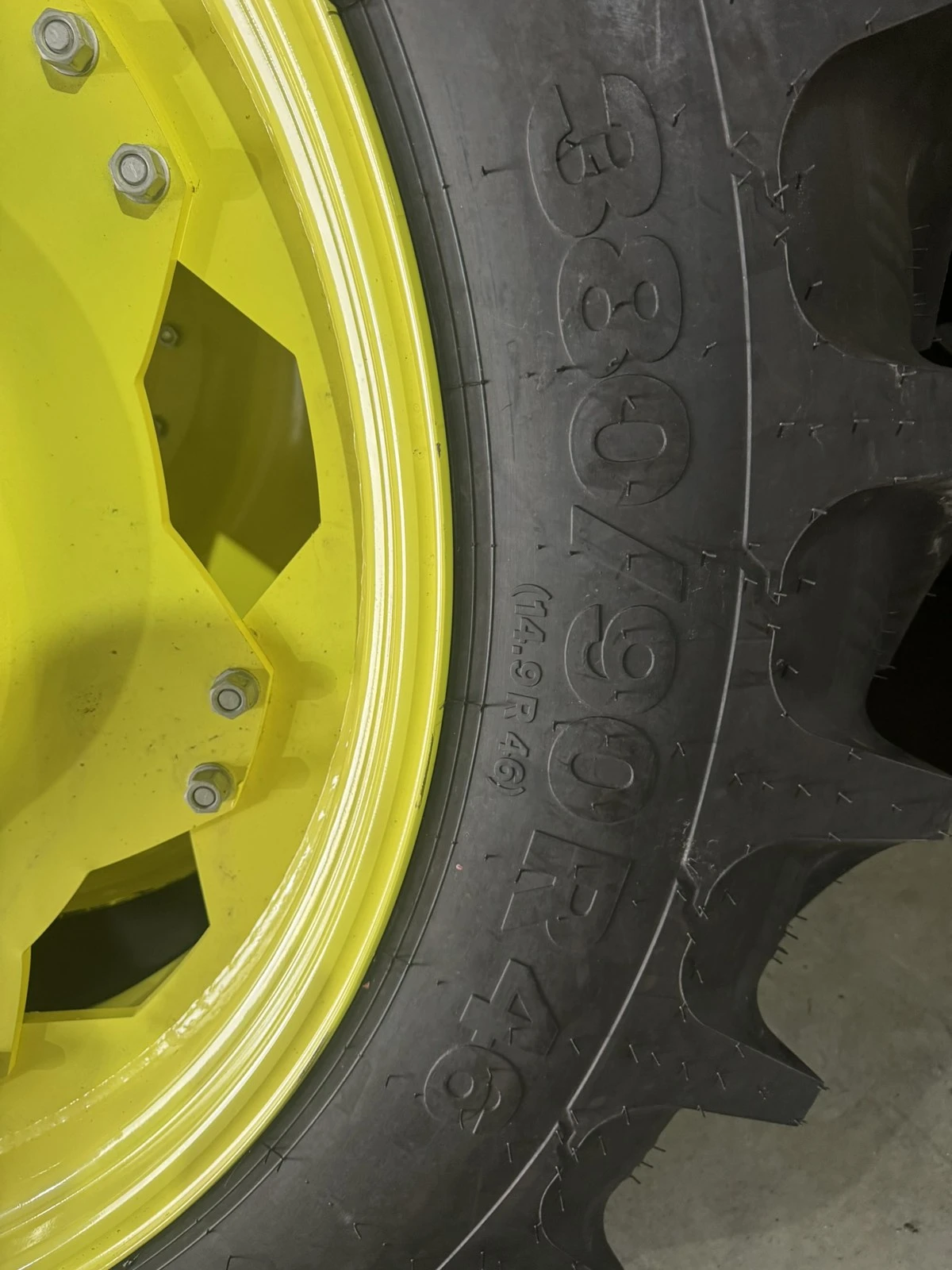 Трактор John Deere Комплект 4 бр. тесни гуми с джанти за редови обраб - изображение 4