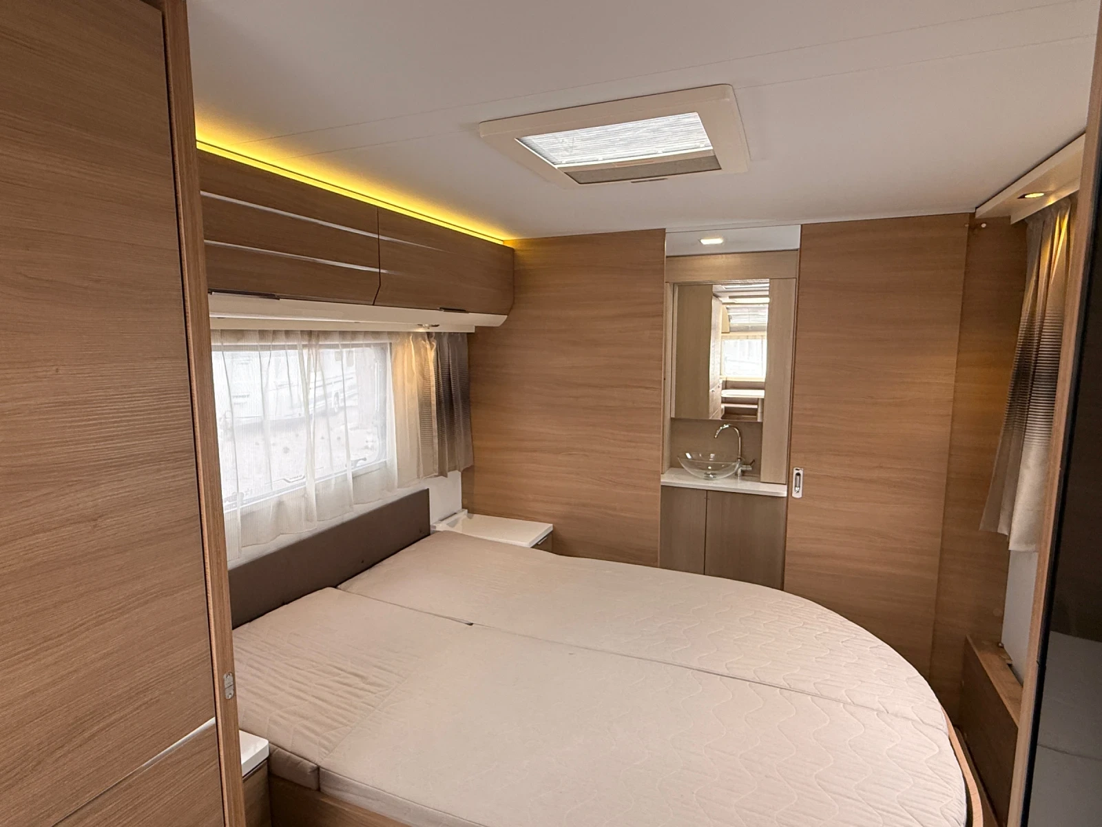 Каравана Adria Adora 613 UT, снимка 10 - Каравани и кемпери - 54487602