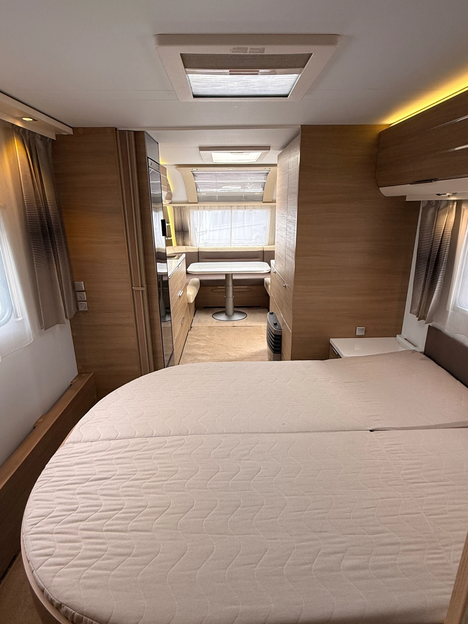 Каравана Adria Adora 613 UT, снимка 14 - Каравани и кемпери - 54487602