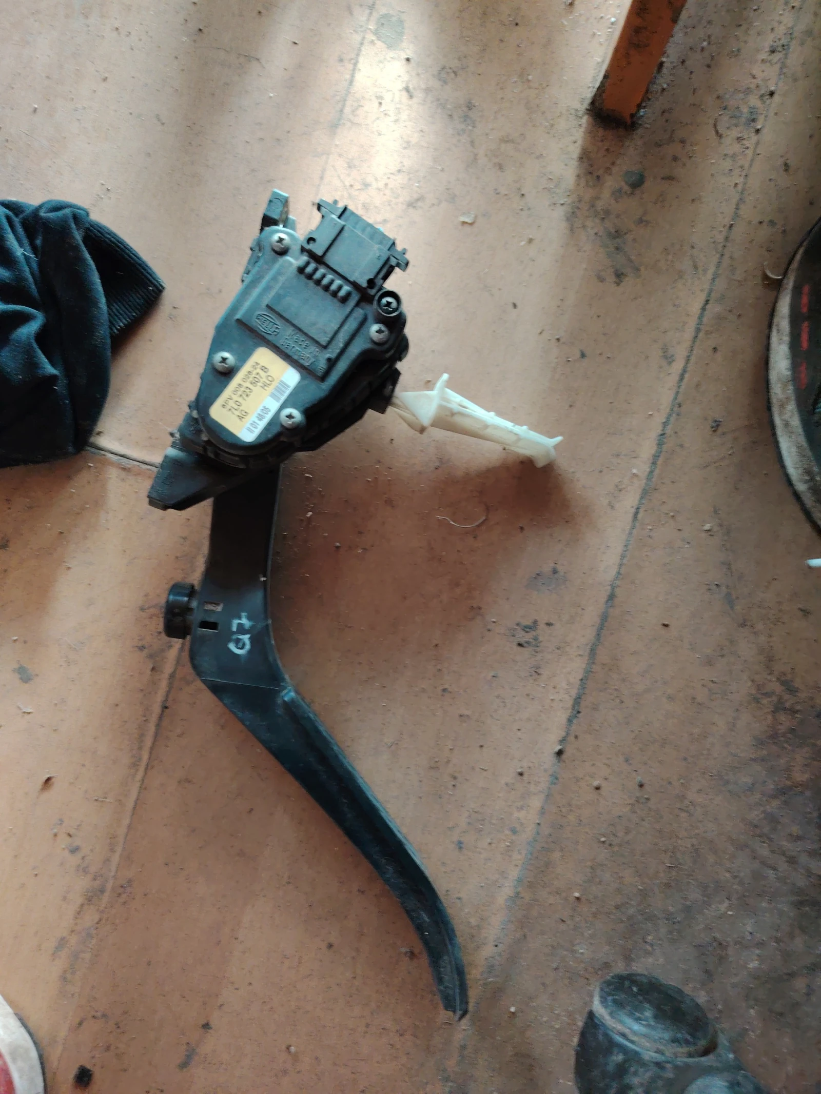 7L0723507B  педал за газ Кю7, снимка 2 - Части - 53724266